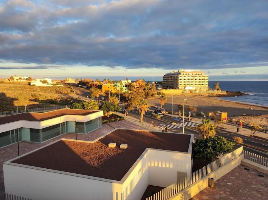 El Medano Beachfront Triplex Penthouse With Pool, Rooftop, Sea View Dış mekan fotoğraf