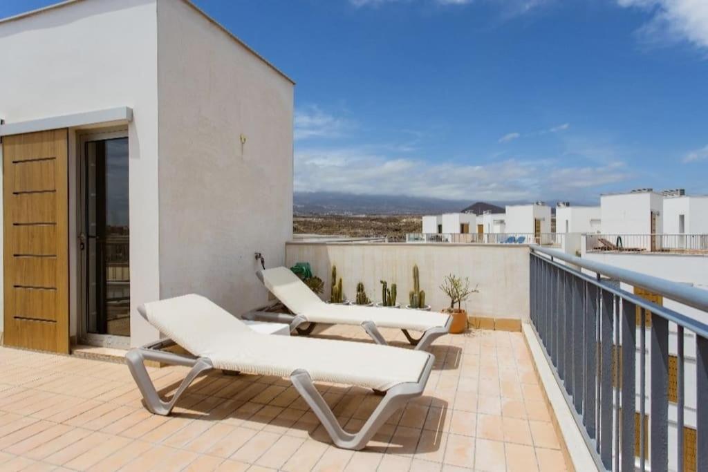El Medano Beachfront Triplex Penthouse With Pool, Rooftop, Sea View Dış mekan fotoğraf